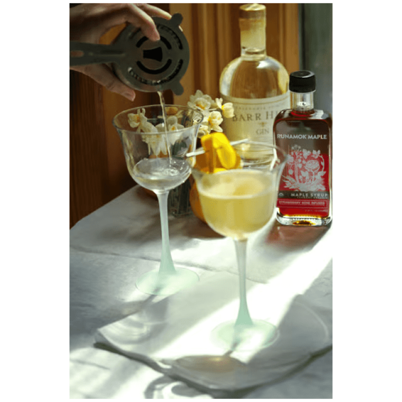Runamok Ahornsirup mit Erdbeer-Rosen-Infusion Cocktail